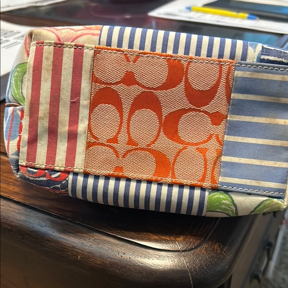 Coach patchwork Shoulder Bag with Structured Design - Picture 5 of 7